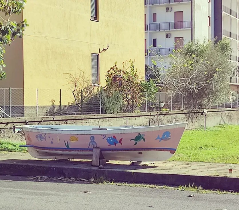 gozzo su marciapiedi